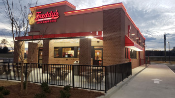 Freddy's Frozen Custard Steakburgers food