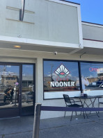 Cafe Nooner outside