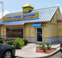 Long John Silver's outside