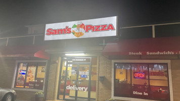 Sam's Pizza outside
