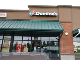 Domino's Pizza In Mcm outside