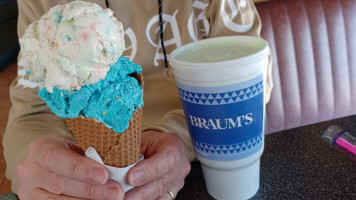 Braum’s Ice Cream Burger food