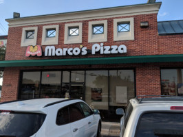 Marcos pizza outside