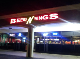 Beers N Wings food