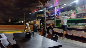 Coloyos Food And Grill (food Truck) food