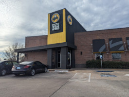 Buffalo Wild Wings outside