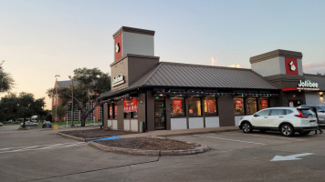 Jollibee outside