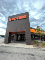 Hooters inside