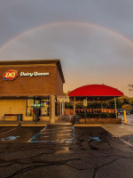 Dairy Queen (treats And Cakes) outside