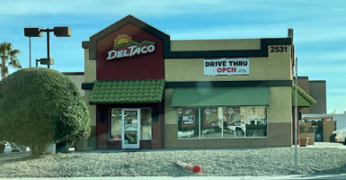 Del Taco outside