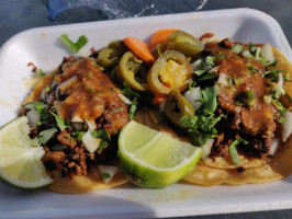 Guanatos Tacos food
