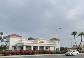 In-n-out Burger outside