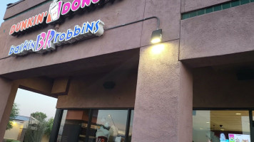 Baskin-robbins outside