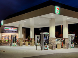 7-eleven outside