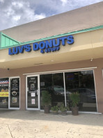 Luv's Donuts food