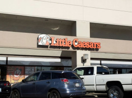 Little Caesars Pizza outside