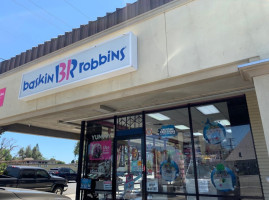 Baskin-robbins outside