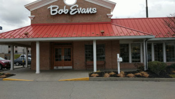 Bob Evans Restaurant outside