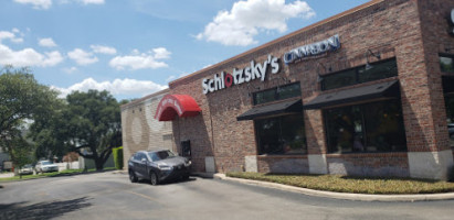 Schlotzsky's outside