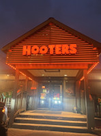 Hooters outside