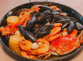 66 Lu's Seafood inside