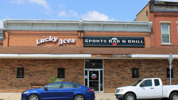 Lucky Aces Sports Grill outside