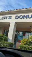 Eller's Donut House outside