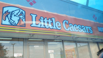 Little Caesars Pizza food