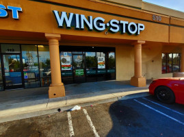 Wingstop outside