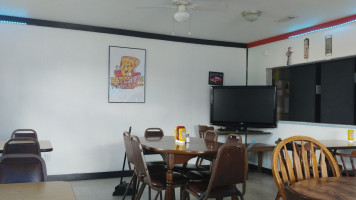 Patchy's Pizzeria And More Llc. inside