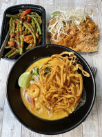 Sunitas Thai Kitchen food