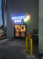 Rocket Dog 90250 outside