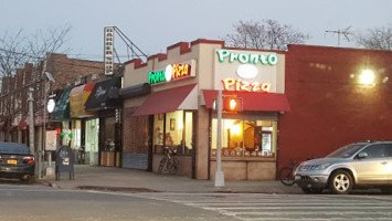 Pronto Pizza outside