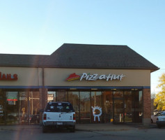 Pizza Hut In Spr outside