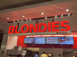 Blondie's Pizza food