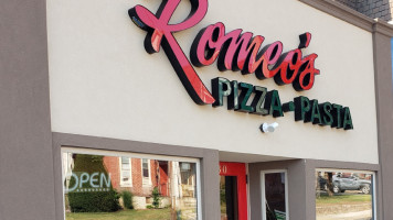 Romeo's Pizza Pasta food