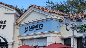 Barney's Gourmet Hamburgers outside