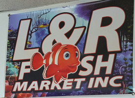 L&r Fish Market outside