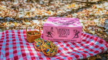 Voodoo Doughnut Oak Grove outside