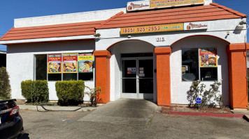 Los Tacos Sinaloa outside