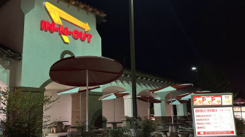 In-n-out Burger outside