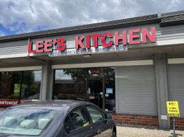 Lee's Kitchen outside