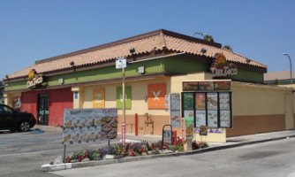 Del Taco outside