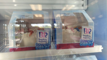 Baskin-robbins outside