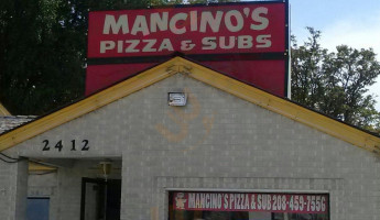 Mancino's Subs Pizza food