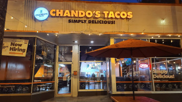 Chando's Tacos outside