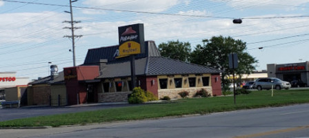 Pizza Hut In Bowl outside