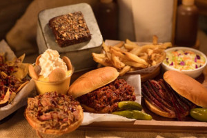 -b-cutie Smokehouse food