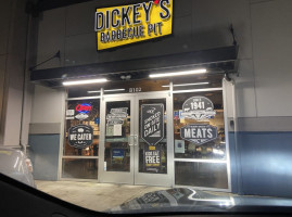 Dickey's Barbecue Pit outside