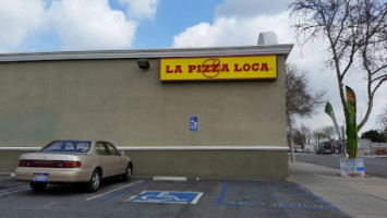 Pizza Loca outside